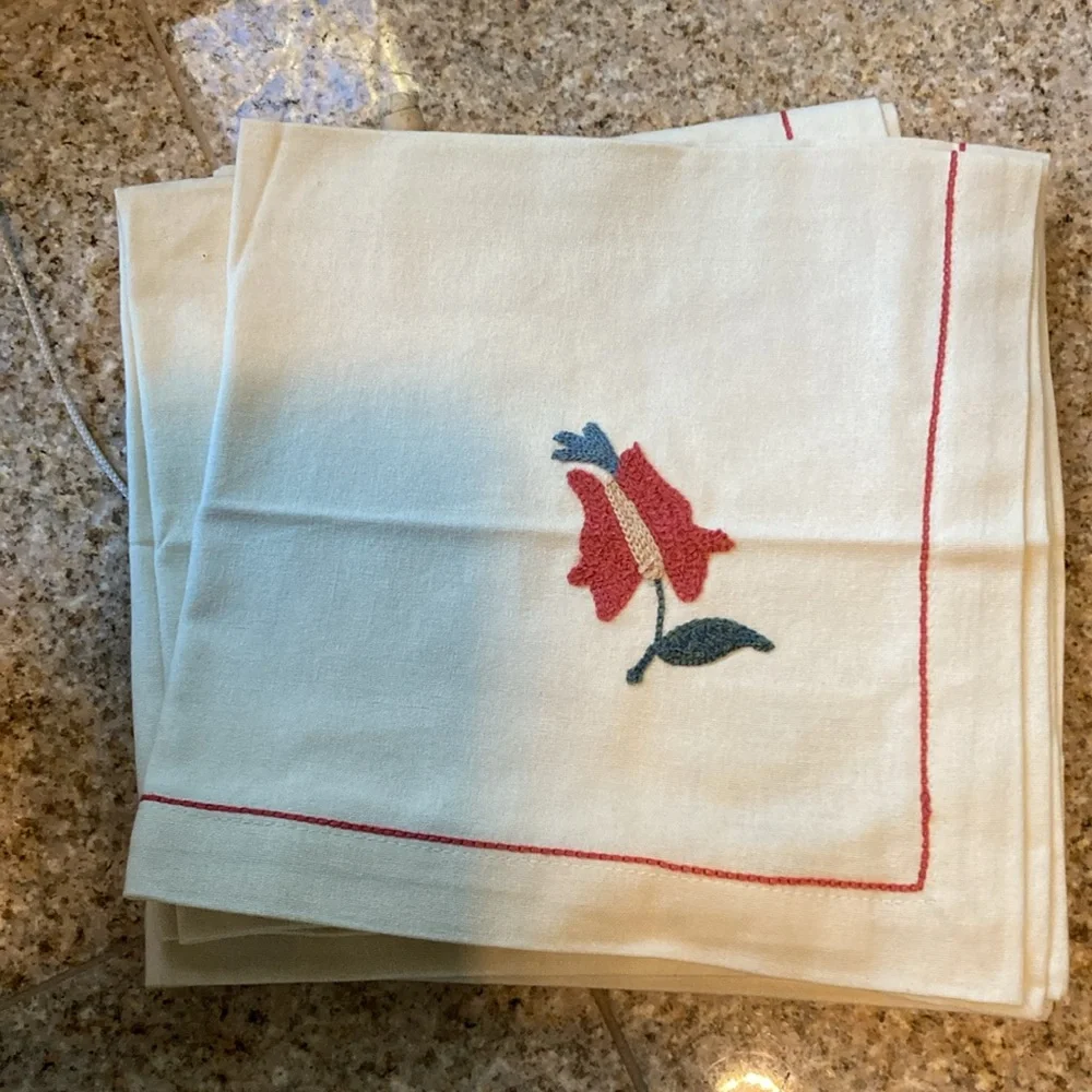 Williams Sonoma Napkins 100% Cotton NWOT Floral Embroidered Big Ecru/Coral Motif